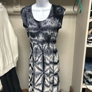 Elegant Black and White Tie-Dye Dress
